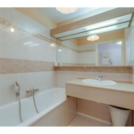 A Frejus, Piscine, A 500m, Clim, Parking, Terrasse, 4 Couchages - Fr-1-226a-110 Apartment *